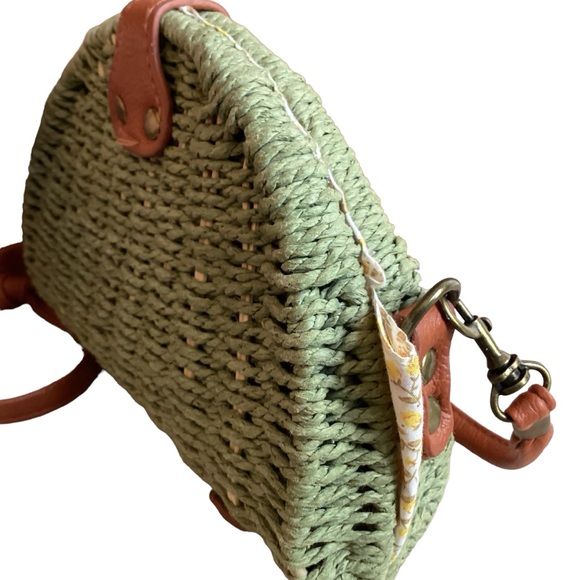 Vintage Style Small Green Wicker Bag Taco Crescent Shaped Boho - Picture 6 of 8